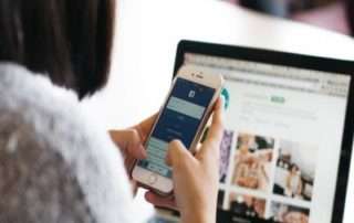 La (r)evolution 2013: <br/>tecnologia, social media, <em>app. </em><br/>I profumi finalisti del 24° Premio Internazionale. <br/>Il dibattito Dal lusso al gusto. - Accademia del Profumo La (r)evolution 2013: <br/>tecnologia, social media, <em>app. </em><br/>I profumi finalisti del 24° Premio Internazionale. <br/>Il dibattito Dal lusso al gusto. - Accademia del Profumo