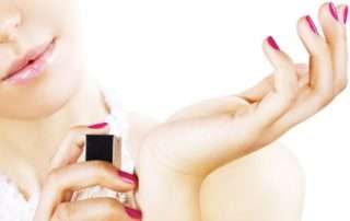 Perchè ci sono fragranze che sembrano essere più persistenti rispetto ad altre? - Accademia del Profumo Perchè ci sono fragranze che sembrano essere più persistenti rispetto ad altre? - Accademia del Profumo